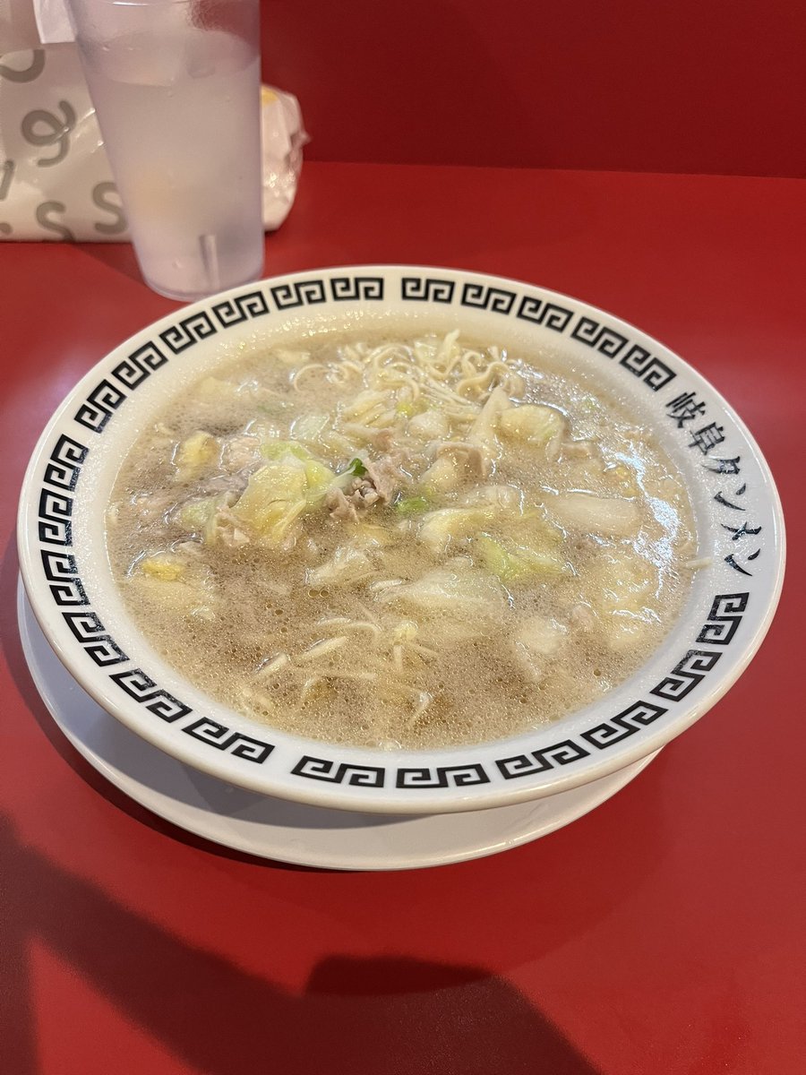 yuuri_zenkun's tweet photo. BBQで完結かと思いきや、夕食ラーメン編はじまるのわんぱく過ぎてお腹痛い、、
ラーメンは美味しかった🍜 https://t.co/K5TBcIAmkN