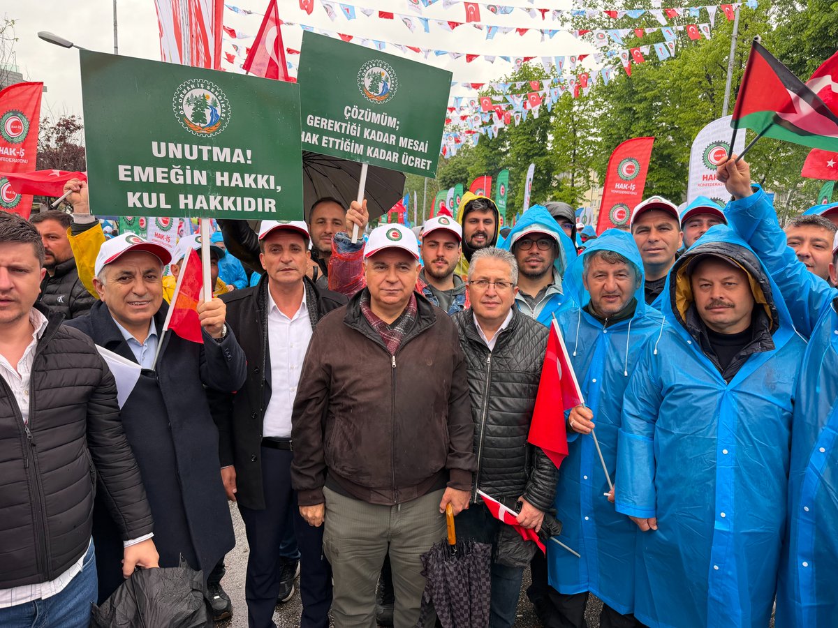 1 MAYIS 2026 EMEK VE DAYANIŞMA GÜNÜNDE BURSA GÖKDERE MEYDANINDAYDIK.
Hak İş Konfederasyonumuzca Bu yıl Bursa ‘da Kutlama kararı alınan 1 MAYIS 2026 Uluslararası Emek ve Dayanışma Gününde Öz Orman İş Sendikası olarak Orman Tigem Emekçilerimizle yavuzbaskan.com/?p=8592