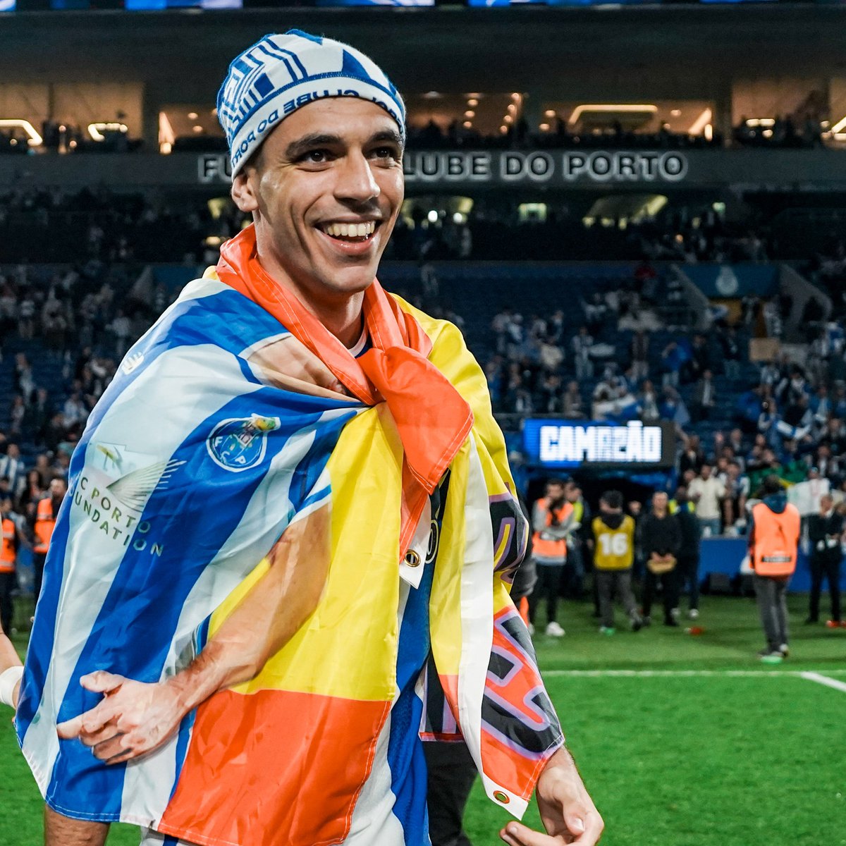 🎙Gabri Veiga: "O meu papel sempre foi colocar o FC Porto onde merece. O FC Porto é o melhor clube de Portugal e hoje estamos no topo de forma merecida"

#ConseguimosJuntos