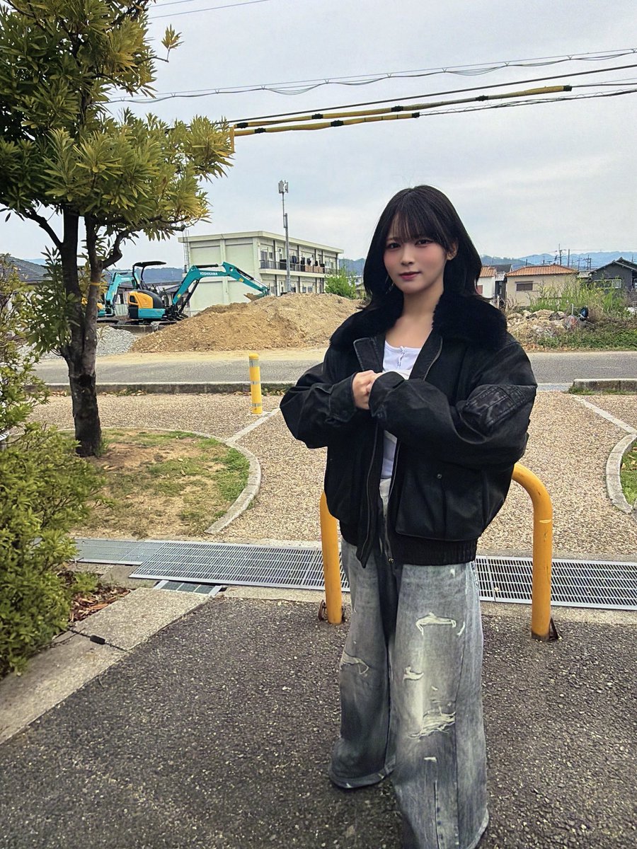 ともがみ tweet media