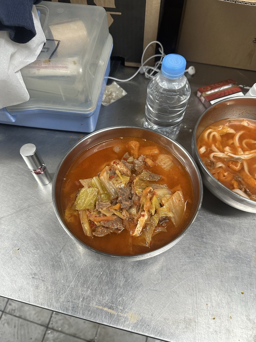sashaxlee's tweet photo. task 2

my boss always cooks for me 🥹 (the menu was kimchi kalnoodle) this meal is only for opening crews but he always keeps my one even tho i'm not the opening staff — what a sweetheart he is!! 💕

#HUFSBizcom https://t.co/OAK9LZjwGj