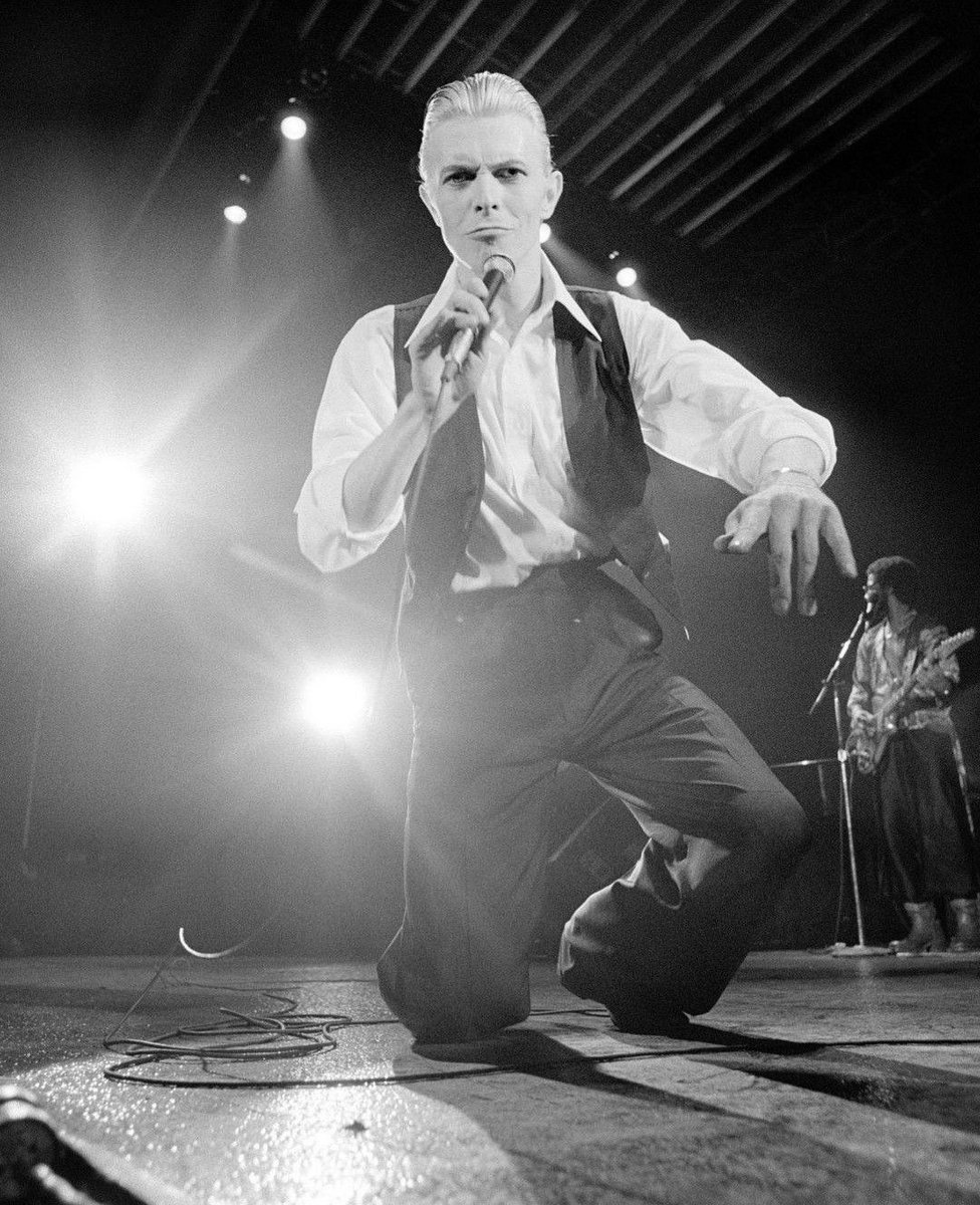 Claudestar2012's tweet image. #DavidBowie - 1976.
