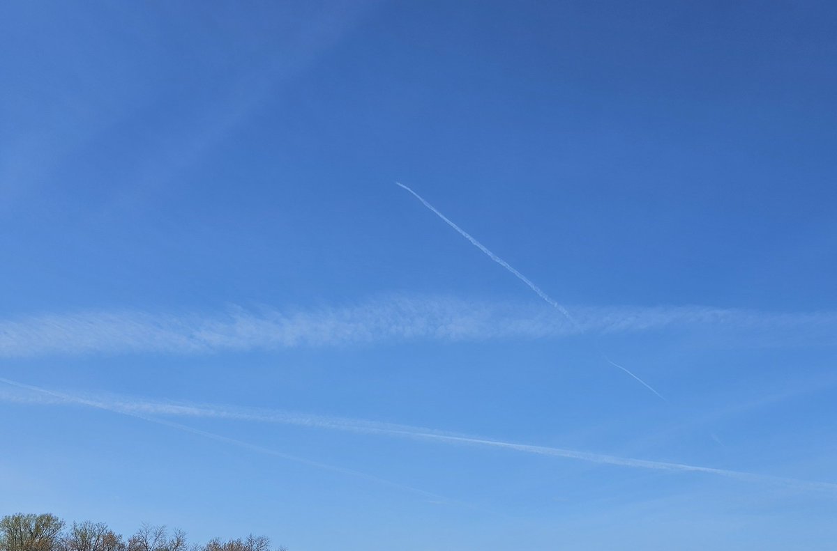 SJSJourneyman's tweet image. Finally a Sunny 🌞 day in Southern Ontario and what does our WEF CONTROLLED COMMUNIST CRIMINAL GOVERNMENT DO?? POISON US 🤬 FAK THEM!! #chemtrails