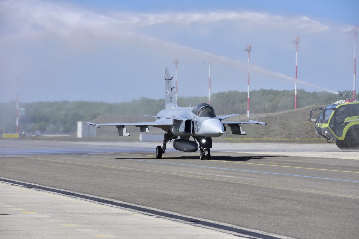 aag_th's tweet image. 🇭🇺🇸🇪AAG_th บันทึกประจำวัน: ฮังการีรับมอบเครื่องบินขับไล่ #Gripen C สวีเดนเพิ่ม 2เครื่องจาก 4เครื่องรวม 18เครื่อง
aagth1.blogspot.com/2026/05/gripen…
#Hungary #AirForce @NATOHungary #NATO #Sweden @ForsvarsdepSv @Saab #Aircraft