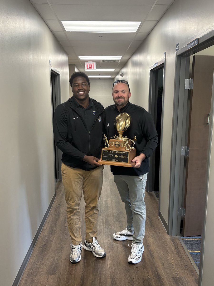 KelseyRoseJr2's tweet photo. Want to Thank @CoachA_USF for stopping by and offering a scholarship had a great time ⚪️🟢!!! @USFFootball @ChadSimmons_ @TomLoy247 @west10sports @CoachP_JC @JCSAthletics @JacksonMoore247 https://t.co/FzoVgtFUtS