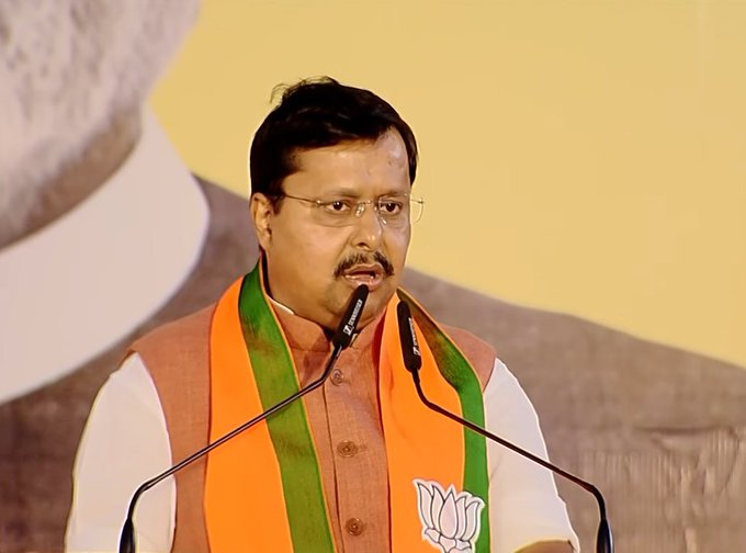 आज 4 मई के दिन है और नतीजे आए हैं।  लेकिन मैं 4 जून, 2024 का दिन भी आपको याद कराना चाहता हूं।  जनता ने हमारे नेतृत्वकर्ता को जो समर्थन और विश्वास दिया था, उसमें कहीं न कहीं एक कसक रह गई थी।  आज जब 4 मई को प्रचंड बहुमत और जीत देकर 2024 की उस कसक को पूरा किया है और उसके बाद हुए सभी