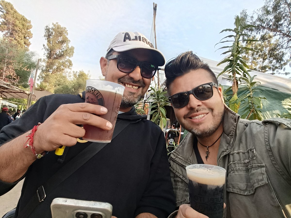 LeoElvistec's tweet image. Disfrutando de la genial Pirque Beer 2026 🍻🎶🎤🍔 #Cerveza #Pirque #Beer #Fiestadelacerveza #Chelas