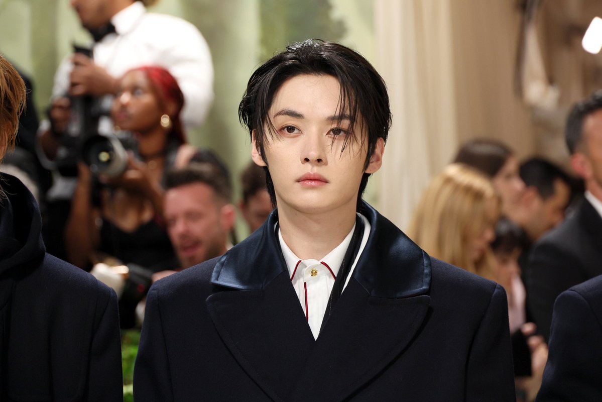 who tf just looks like that