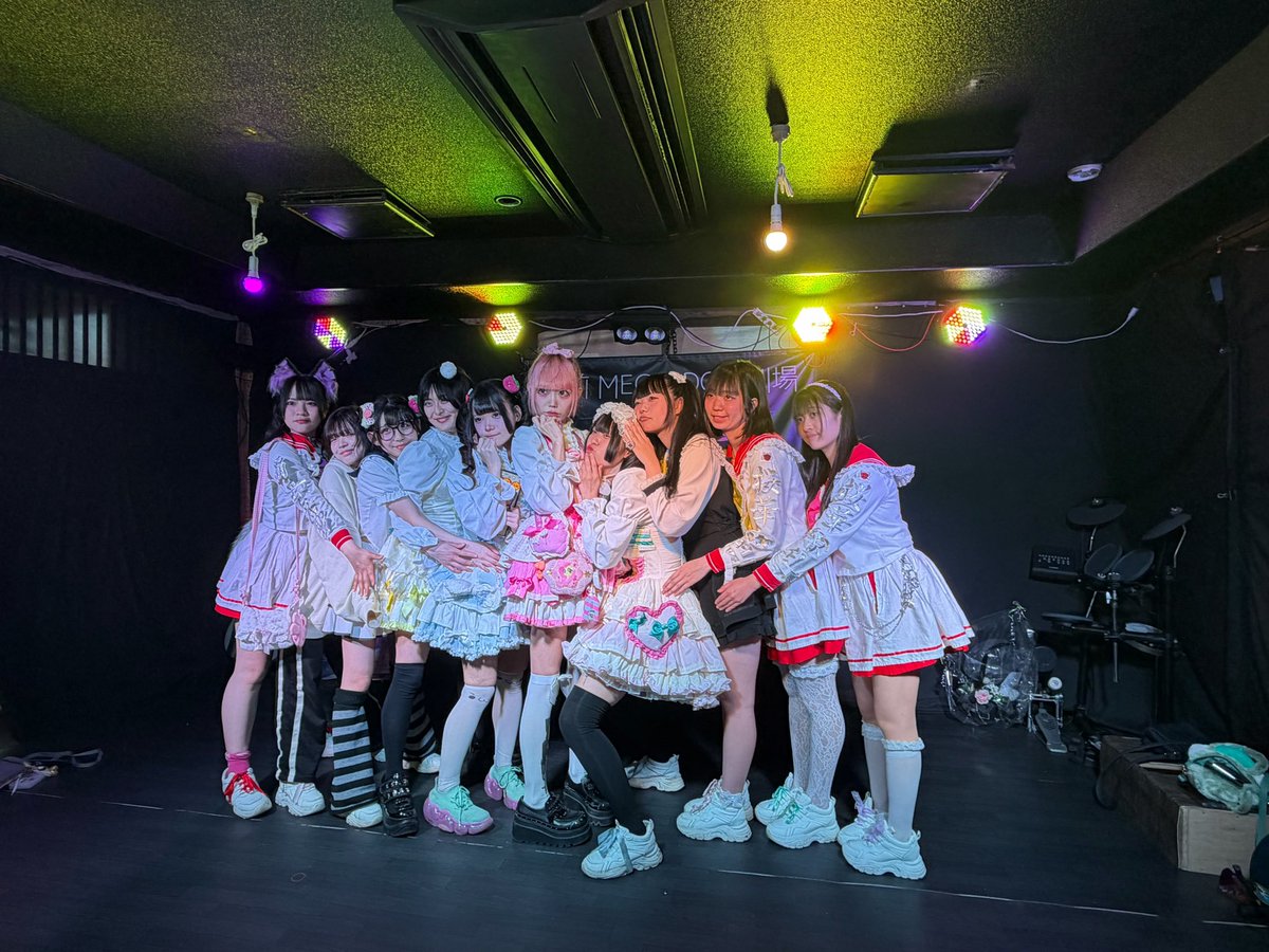 HUSHHUSHU's tweet photo. 青森凱旋LIVE✨
3日間、本当にありがとうございました！！

たくさんの“はじめまして”や“お久しぶり”にも出会えて、
オフ会ではゆっくりお話もできてとても嬉しかったです☺️🫧

そして何より…
最高に盛り上がってくれてありがとうございました🔥🔥
とても熱い青森遠征になりました✨

また必ず帰ってきます💙
これからもHUSH HUSHをよろしくお願いします！！

そして次は…⚡️

📅5.8
ぱーぴーソロLIVE🎤

📅5.9
紫雨 人生初生誕祭🎂✨

全力で会いに来てください！！🔥

#HUSHHUSH