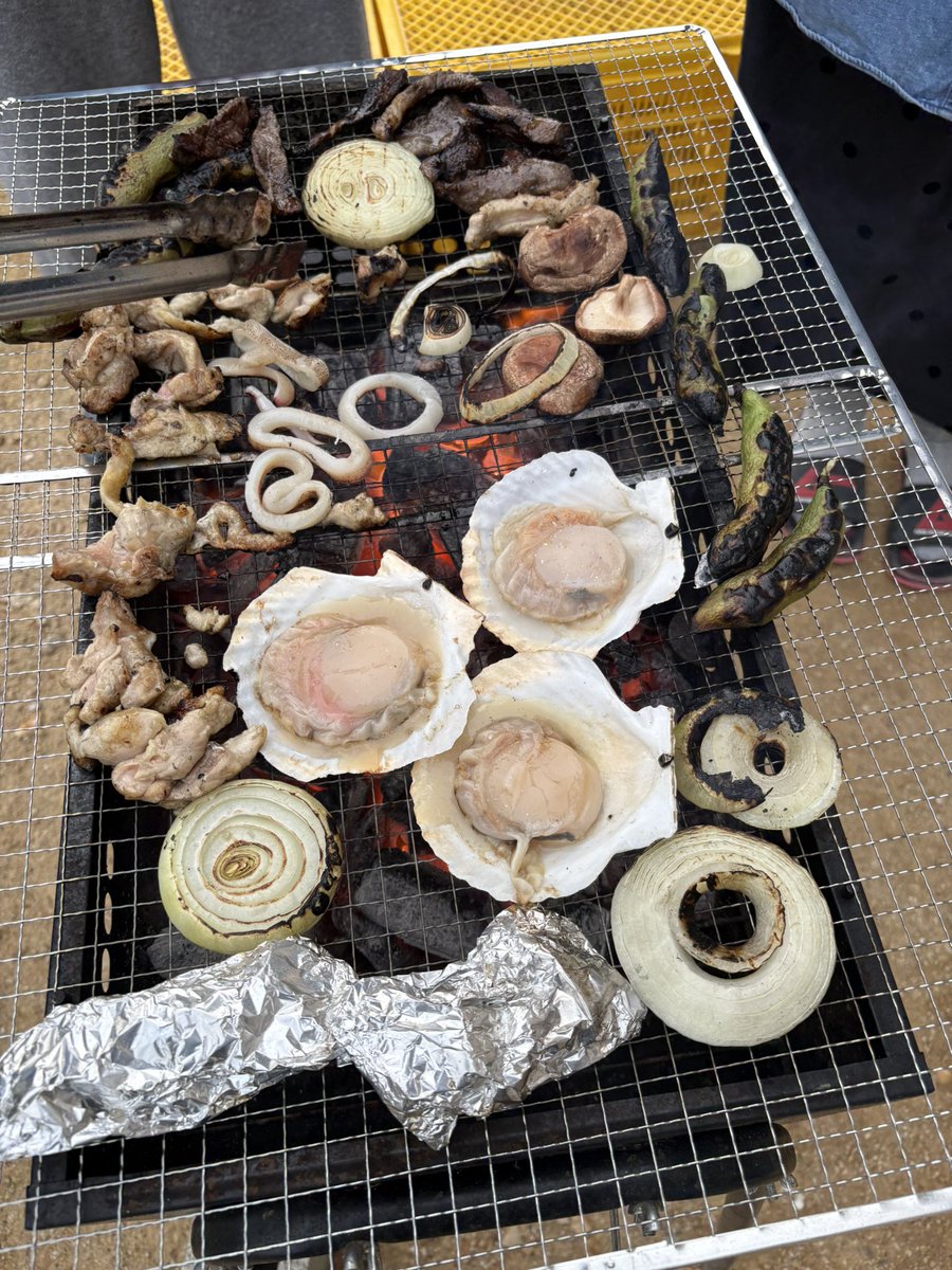 tarasan1111's tweet image. 今日はバーベキュー🍖をしました。でも風が強すぎてちょっと寒かったです😂
妹家族と一緒に食べました。
たまには外で豪快に食べるのがいいですね😎

＃BBQ
＃バーベキュー