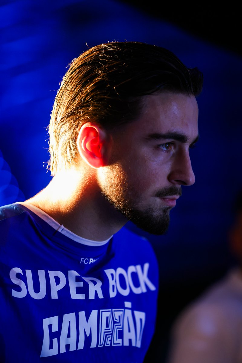 🎙Martim Fernandes: “É o meu primeiro campeonato, espero que seja o primeiro de muitos, quero continuar aqui a dar alegrias aos adeptos e a alegrar-me também, porque sou portista desde nascença."

#ConseguimosJuntos