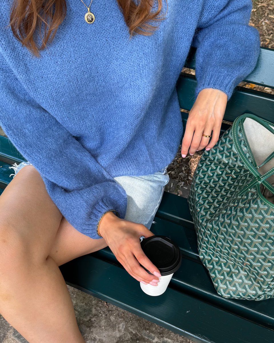 suekindletablet's tweet photo. slow mornings, soft light, and coffee in hand ☕️🍃 just enjoying the calm before the day begins#MorningVibes #CoffeeLover #OOTD #CasualStyle #FallAesthetic https://t.co/DNagQFnaTQ