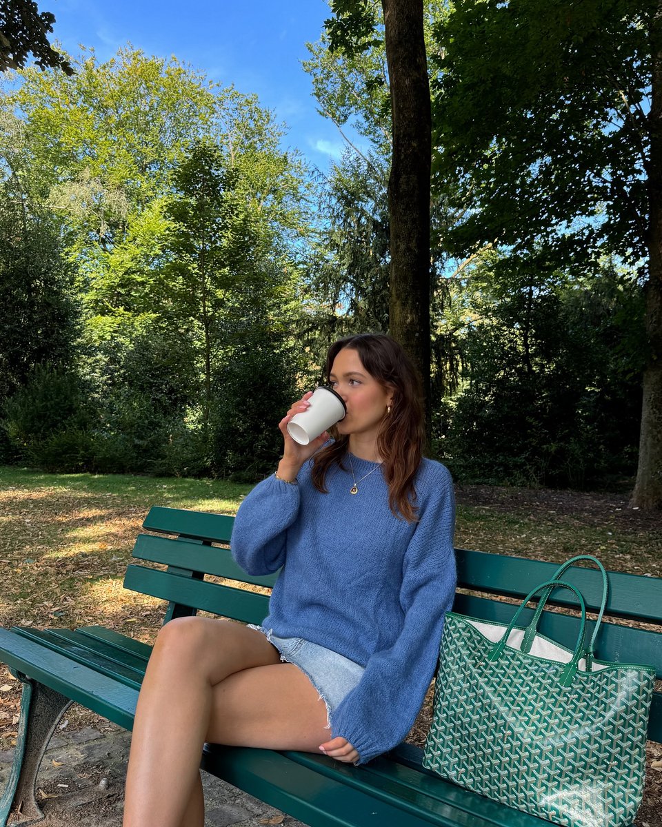 suekindletablet's tweet photo. slow mornings, soft light, and coffee in hand ☕️🍃 just enjoying the calm before the day begins#MorningVibes #CoffeeLover #OOTD #CasualStyle #FallAesthetic https://t.co/DNagQFnaTQ