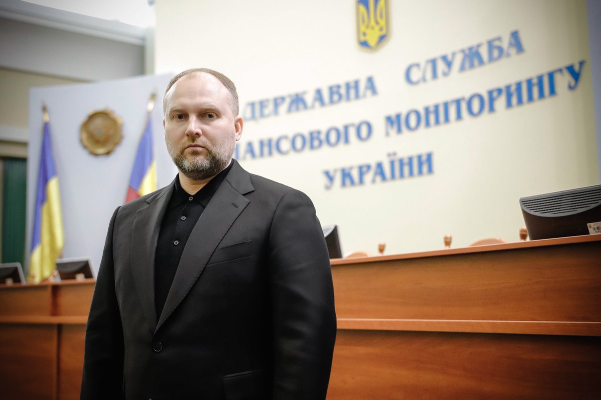 На фото - голова Держфінмоніторингу Філіп Пронін, який у першому кварталі перебував на робочому місці лише 27 днів.

Як повідомляє <a href="/zn_ua/">ZN.UA Дзеркало тижня/Зеркало недели</a>, у січні посадовець працював лише 7 днів, після чого перебував на лікарняному, а згодом - у відрядженні до Танзанії.

У лютому він був на