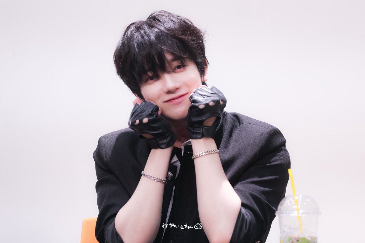 🧏🏻‍♀️✨ tweet media