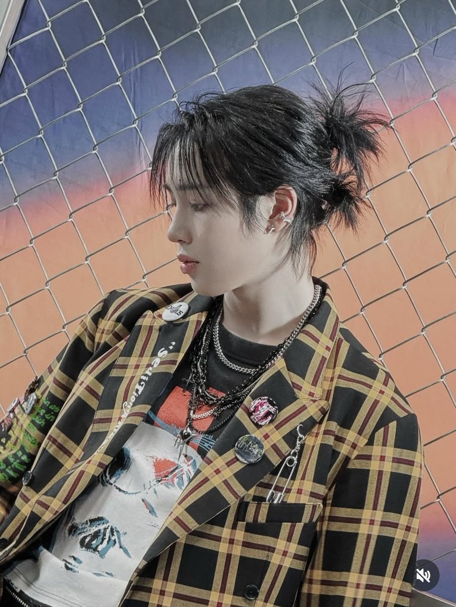 HangMinh72697's tweet image. His hair, I really can't stand it anymore💗💗💗😭😭😭
#HUNTER #헌터 #XIKERS #싸이커스