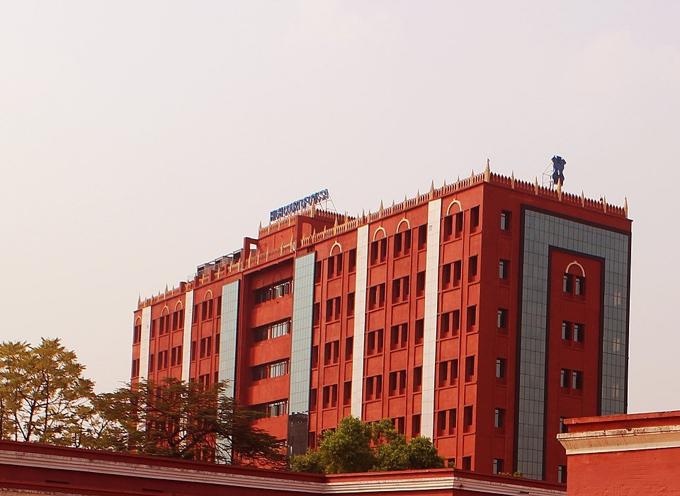 OrissaPOSTLive's tweet image. The Supreme Court of India slammed Odisha courts for imposing “regressive” and “degrading” bail conditions, including asking accused to clean police stations.

The court set aside the conditions imposed by the Orissa High Court, declaring them “null and void.”

#SupremeCourt