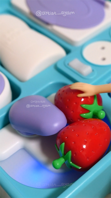 artist_ayam's tweet image. Making Miniature Strawberry Jam with a Fidget Board 🍓 Satisfying ASMR | 피젯보드로 딸기잼 만들기
▶ 영상 링크는 아래 댓글을 참고해주세요!
#asmr #toys #satisfying #fidgettoys #fidgetboard #miniature #おもちゃ #フィジェットトイ #フィジェットボード