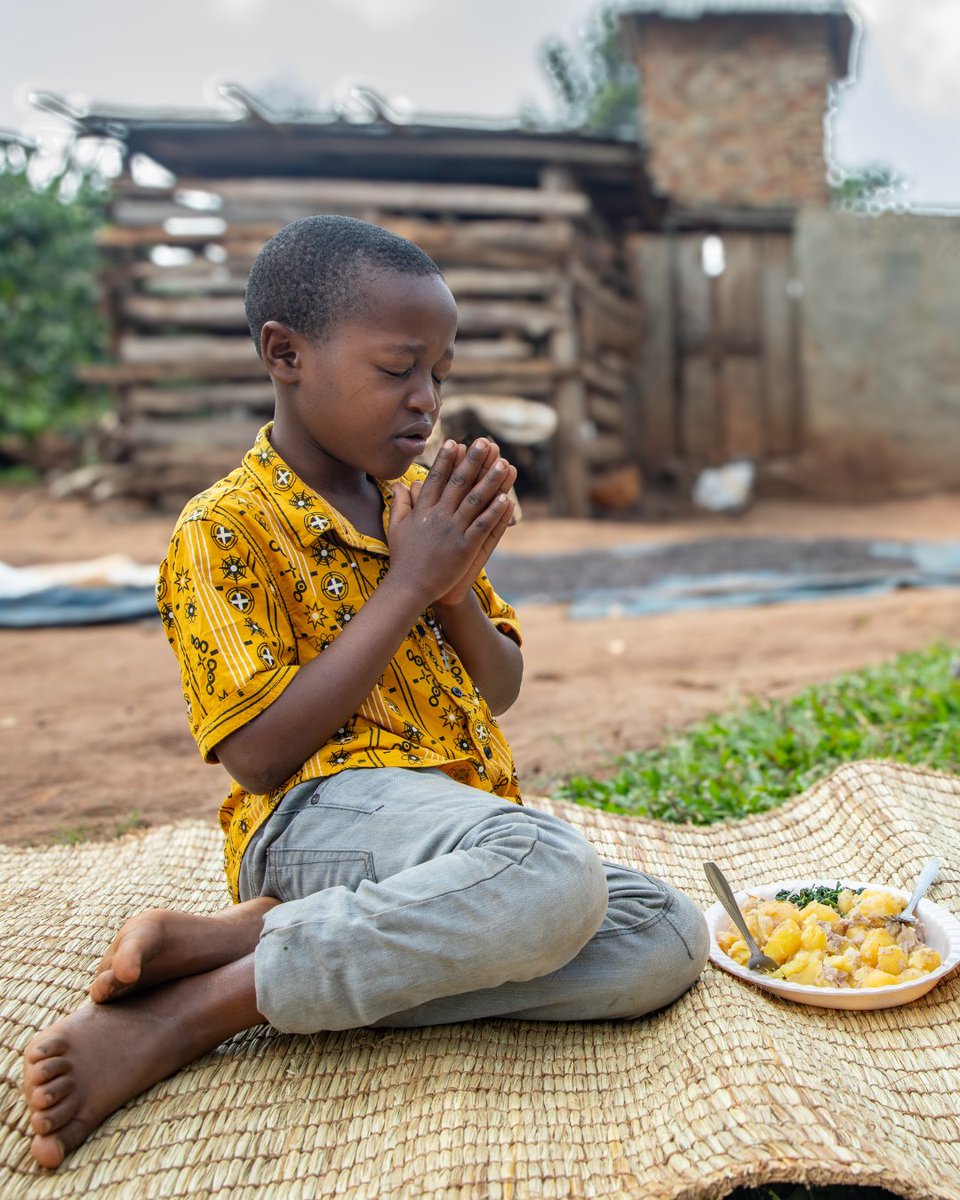 WorldVisionUSA's tweet image. Some strength is loud.
Some strength looks like this.

And when children are supported,
they don’t just get through the day—
they begin to dream beyond it. 🧡 

Help create more moments where children can grow, learn, and simply be. #HopeInAction #FaithInAction #ChildhoodMatters