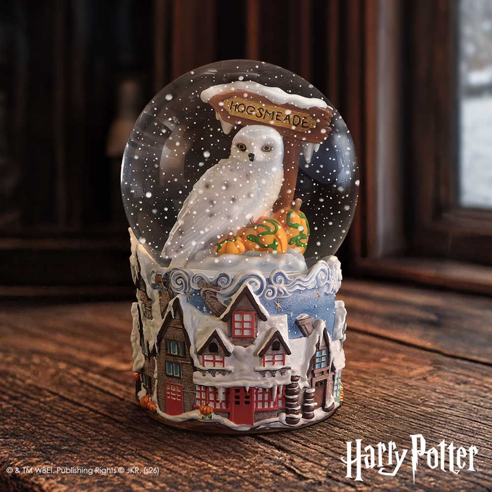 AceroyMagia's tweet image. Hogsmeade cabe en 15 cm.

Una aldea nevada, Hedwig y ese efecto de “vale, necesito mirarlo otra vez” dentro de una bola de cristal.

Descúbrela aquí:
aceroymagia.com/papeleria/acce…
#aceroymagia #HarryPotter #Coleccionismo