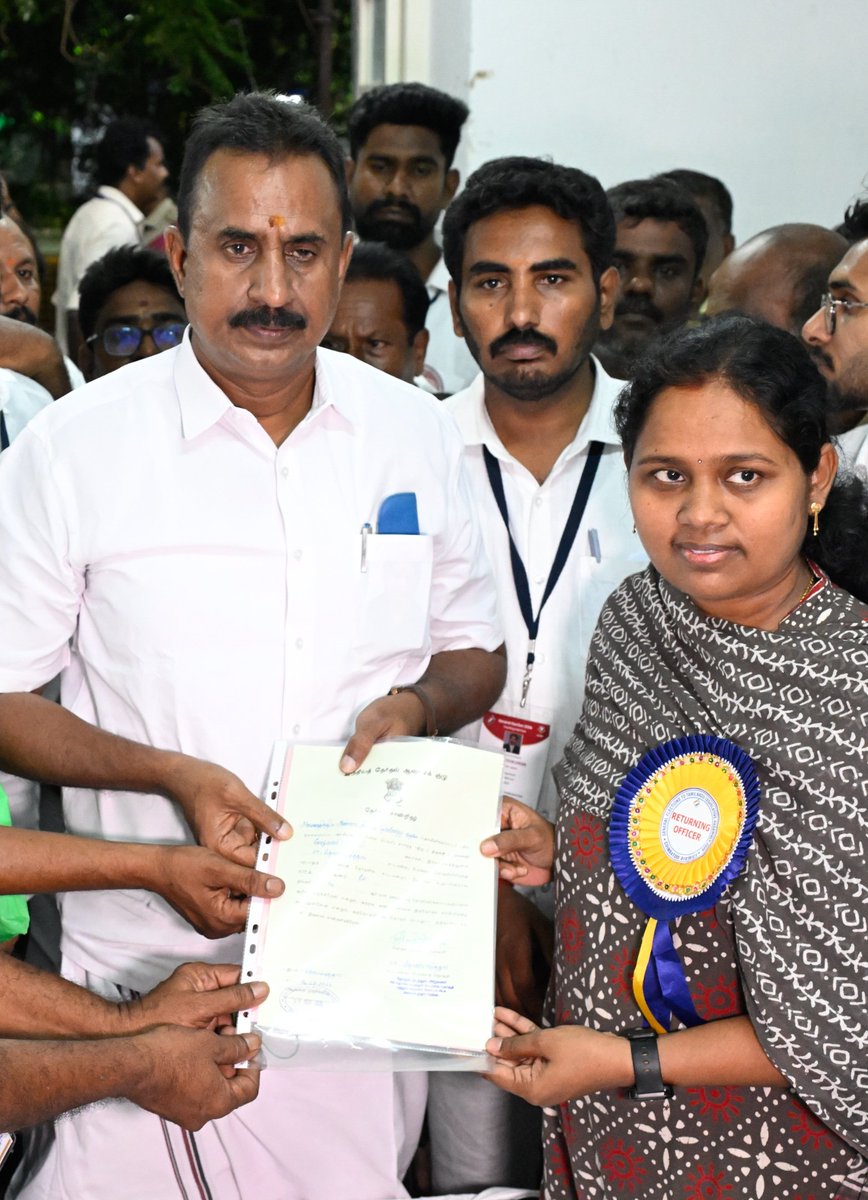 peri_periasamy's tweet image. Thondamuthur assembly constituency #AIADMK candidate  S.P. Velumani received his winning certificate from the Returning  officer in #Coimbatore on Monday. 📸: @peri_periasamy /@THChennai @the_hindu