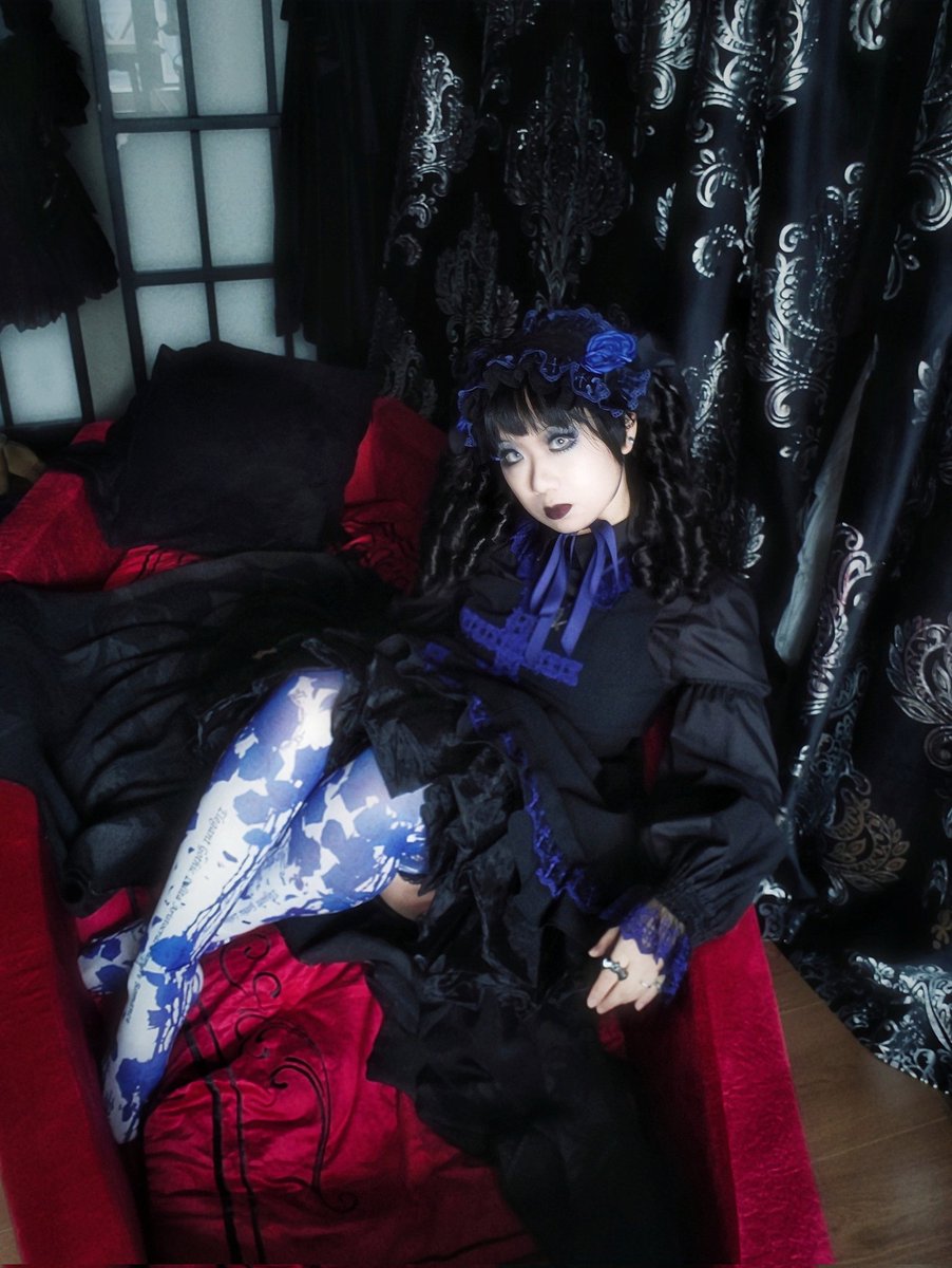 Kennlean11's tweet photo. The egl doll in coffin
#moimememoitie #Gothic #Moitie27th https://t.co/AGH3s8cb14