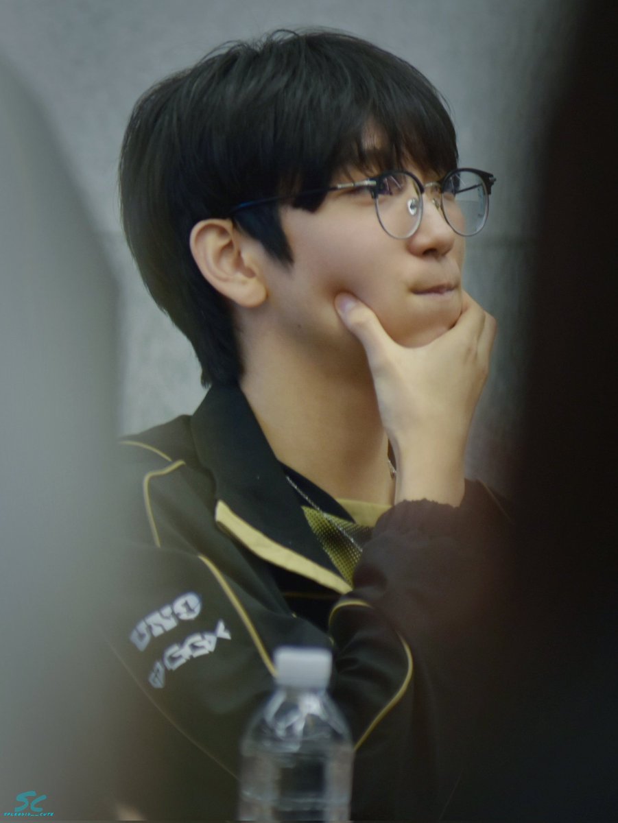 260501 팬싸인회
아가미 철철 넘치는 막내

#찡스 #ZynX #김동하 #GENG