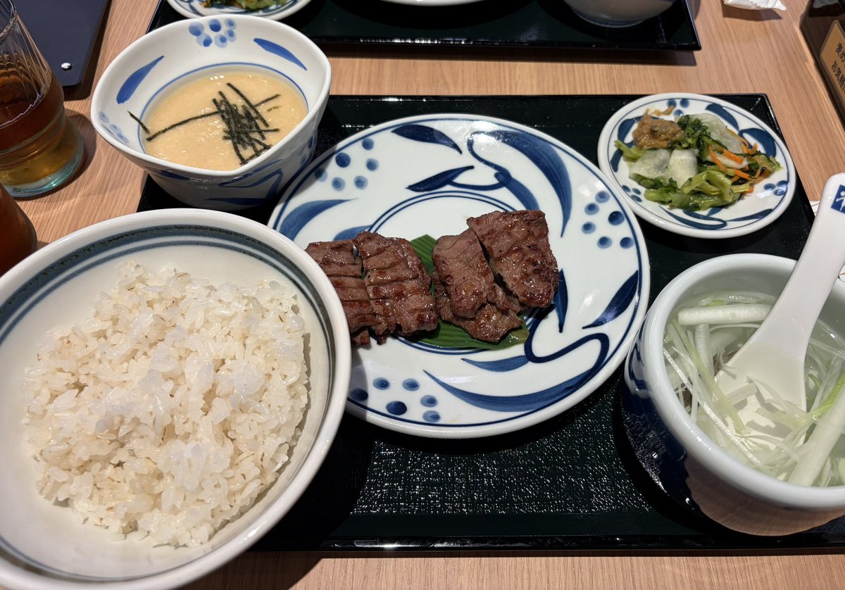 ある tweet media