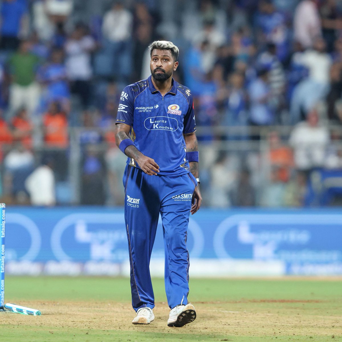 cricbuzz's tweet photo. Mumbai Indians confirm that Hardik Pandya is out of tonight's game due to a back spasm

#MIvsLSG #IPL2026 https://t.co/JcTDxsMh5k