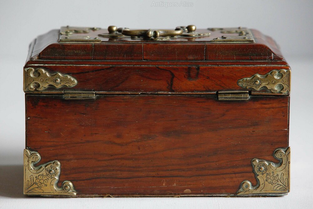 antiques_atlas's tweet image. Explore our exceptional collection of over 1200 antique boxes for sale on ✨Antiques Atlas✨ antiques-atlas.com/antiques/boxes… Including this 
Tea Caddy George II Brass Padouk English C1760
Id code as1264a059 From The Real Wood Furniture Company #antique #antiques #antiquebox #antiqueboxes