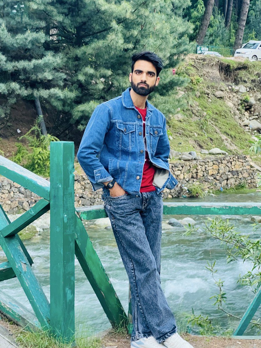 DarUbaid10's tweet photo. نقطہ وروں نے ہم کو سجھایا ، خاص بنو اور عام رہو
محفل محفل صحبت رکھو ، دنیا میں گمنام رہو https://t.co/O43JAHZ41x