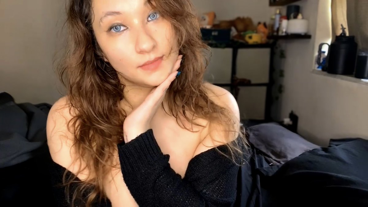 seoul_starr's tweet image. I don’t know if you know this… but I have a “blog” linked in my bio with some really fun exclusive photos. For fans, of course. Hope you have an excellent Monday and happy 4th! ❤️✨

#May4th #Monday