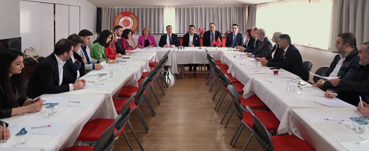 MeclisChp's tweet photo. Mayıs ayı ilk meclis grup toplantımızı ilçe binamızda gerçekleştirdik.

Toplantımıza İl Başkanımız sayın Özgür Çelik de katıldı.

Verimli bir toplantı oldu, kendisine teşekkür ediyoruz. https://t.co/paUHgtDR6V