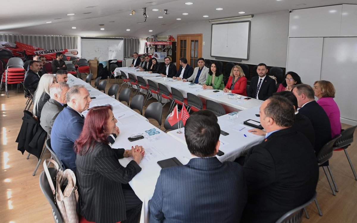 MeclisChp's tweet photo. Mayıs ayı ilk meclis grup toplantımızı ilçe binamızda gerçekleştirdik.

Toplantımıza İl Başkanımız sayın Özgür Çelik de katıldı.

Verimli bir toplantı oldu, kendisine teşekkür ediyoruz. https://t.co/paUHgtDR6V
