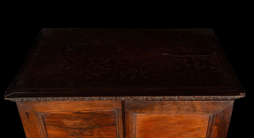 AuctionsTemplum's tweet image. POST-SALE | LOT 494

Spanish Renaissance tabletop *bargueño*, 16th century.

Boxwood and fruitwood, very good condition.

Now available:
templumauctions.com/auction/294-gr…

#PostSale #Antiques #Furniture