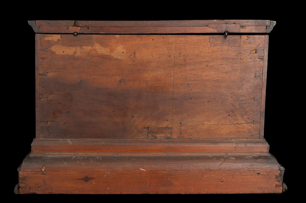 AuctionsTemplum's tweet image. POST-SALE | LOT 494

Spanish Renaissance tabletop *bargueño*, 16th century.

Boxwood and fruitwood, very good condition.

Now available:
templumauctions.com/auction/294-gr…

#PostSale #Antiques #Furniture