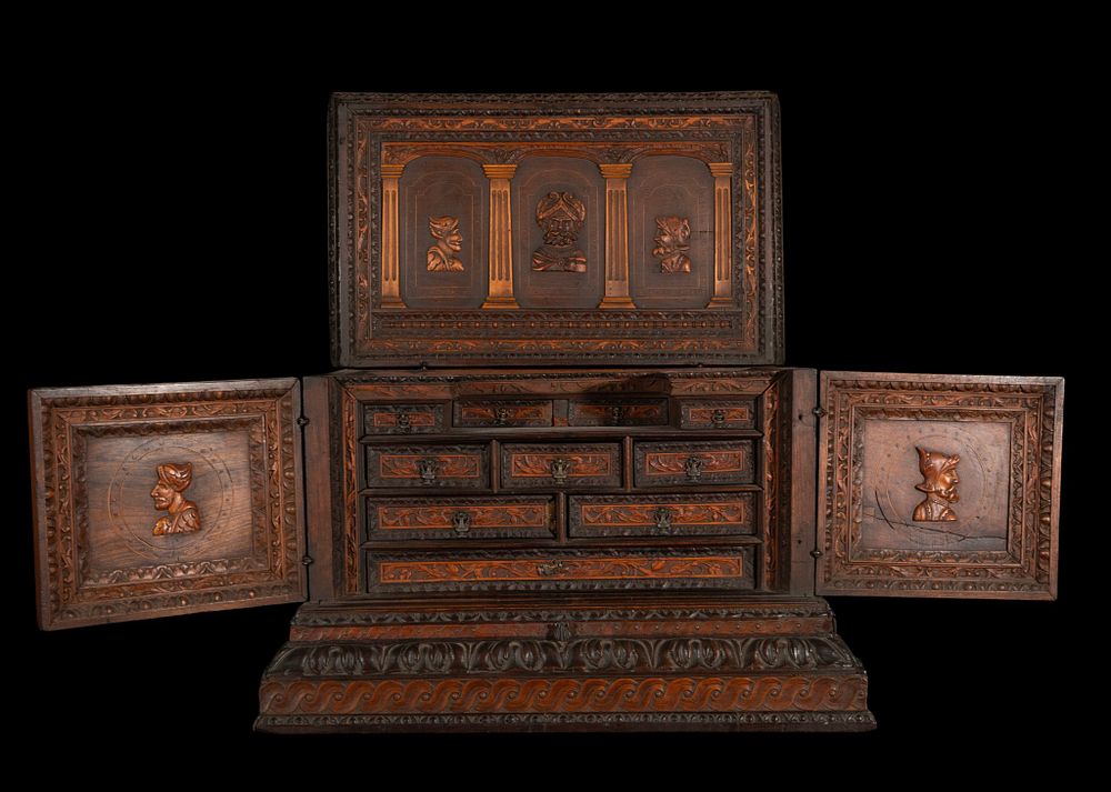 AuctionsTemplum's tweet image. POST-SALE | LOT 494

Spanish Renaissance tabletop *bargueño*, 16th century.

Boxwood and fruitwood, very good condition.

Now available:
templumauctions.com/auction/294-gr…

#PostSale #Antiques #Furniture