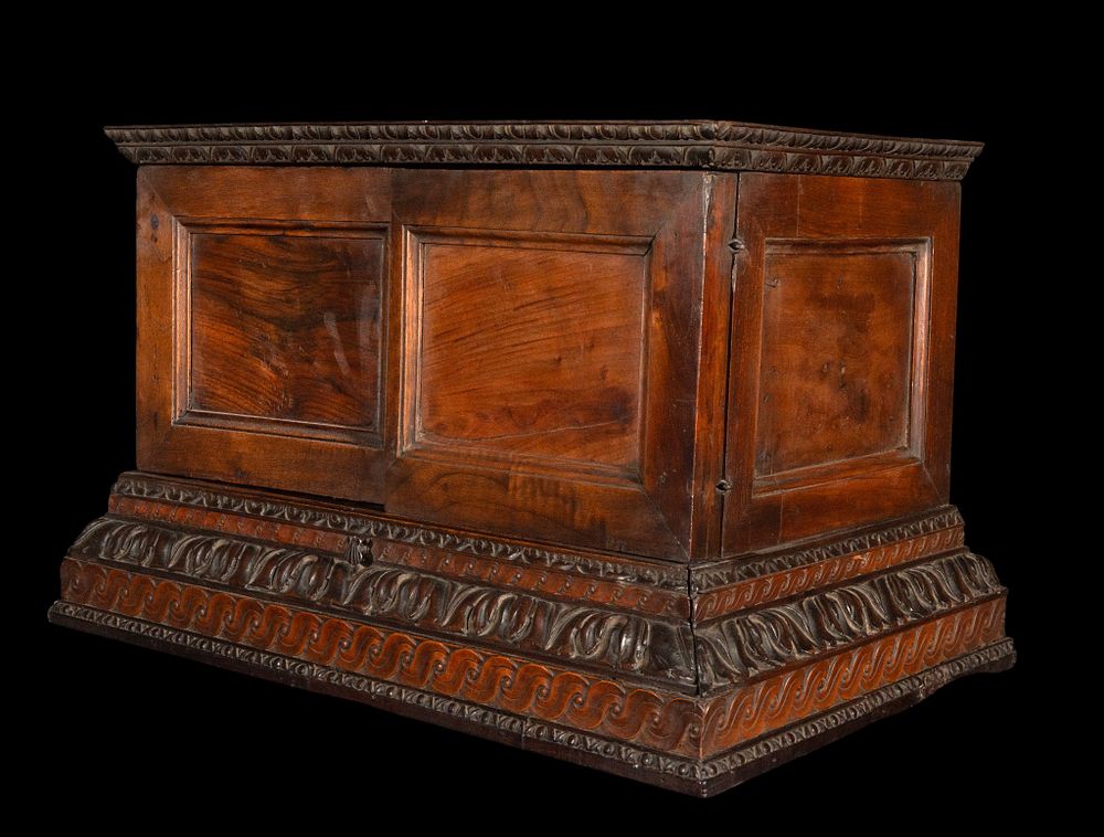 AuctionsTemplum's tweet image. POST-SALE | LOT 494

Spanish Renaissance tabletop *bargueño*, 16th century.

Boxwood and fruitwood, very good condition.

Now available:
templumauctions.com/auction/294-gr…

#PostSale #Antiques #Furniture