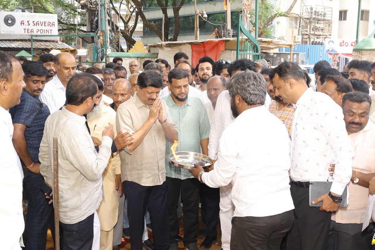 byrathi_suresh's tweet image. In my constituency, inaugurated a new bus shelter at Bhoopasandra, performed the ground-breaking ceremony for Eidgah Maidan development works, and inaugurated a new bus shelter at NTI.

Local Congress leaders, residents, and BBMP officials were present.

#Hebbal #Bengaluru