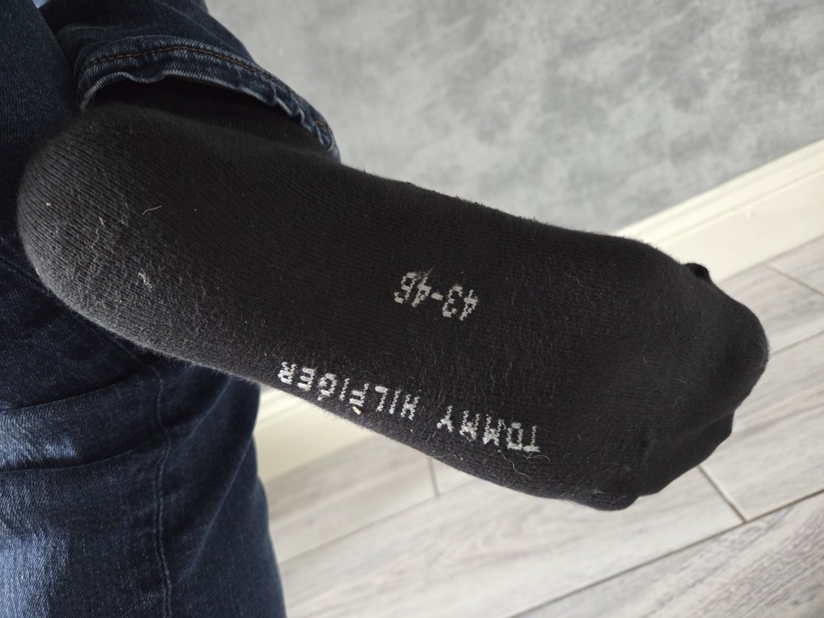 james_in_socks's tweet photo. Been out the house all day... Sweaty plain black socks ⚫ https://t.co/AZWL3HUI9R