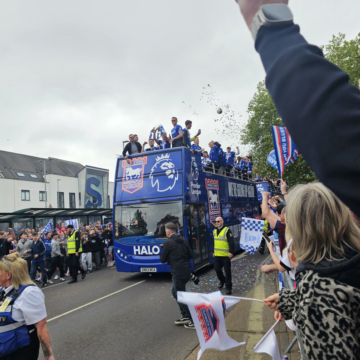 Did  the football fly over the side lads <a href="/IpswichTown/">Ipswich Town</a> spot the ball ⚽️ #itfc #premiership here we come 🎉