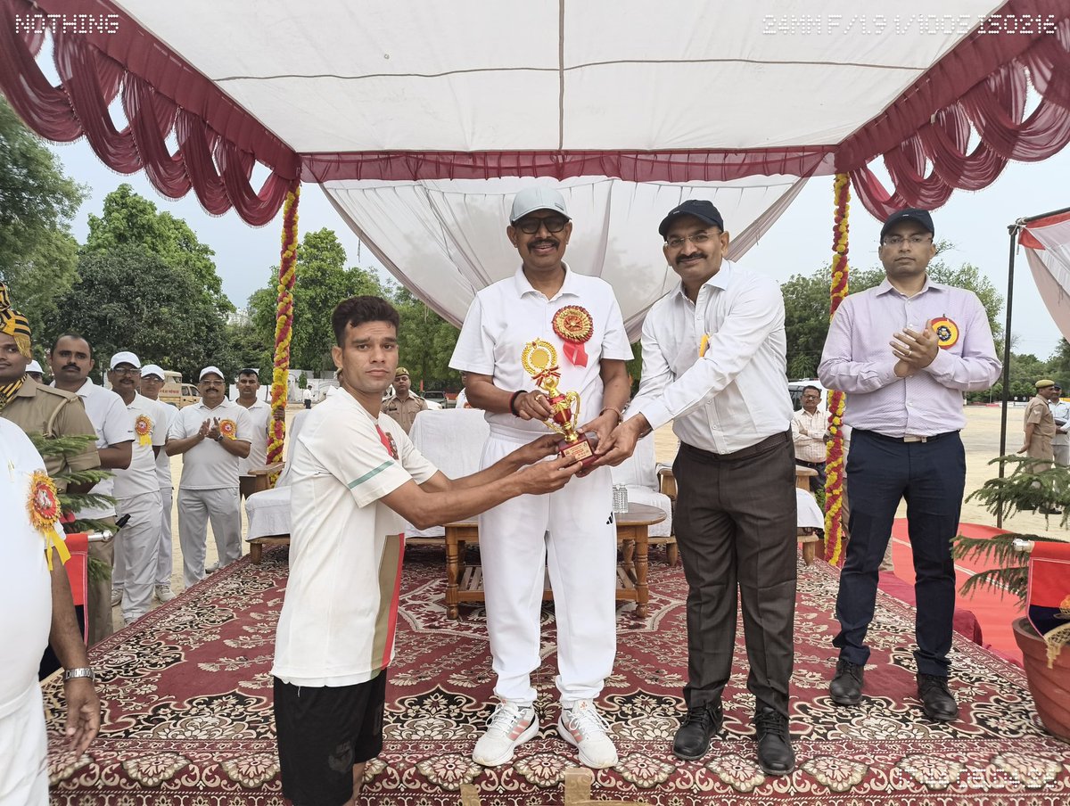 co34pacup's tweet photo. भुल्लनपुर पीएसी में प्रचलित 30वीं पूर्वी जोन अंतर वाहिनी फुटबॉल प्रतियोगिता -2026  सकुशल सम्पन्न हुआ , डीआईजी पीएसी महोदय ने पदकों से नवाजा । https://t.co/hJcSUcdIdZ