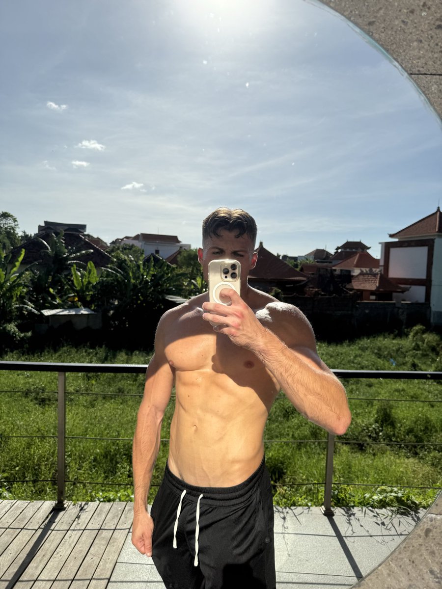 Kuky__Real's tweet photo. After Padel 🏓
Lets take a shower 

#gym #motivation https://t.co/19WQhfW6e5