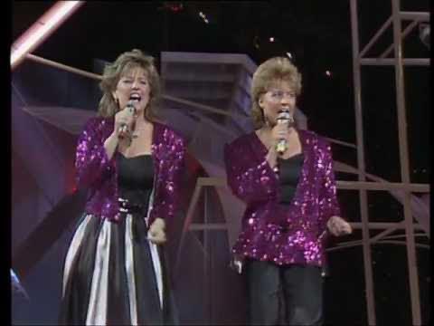InEurovision's tweet image. On this day in 1985 the 30th contest took place from the Scandinavium in Gothenburg 🇸🇪 presented by Lill Lindfors
19 countries took part with Norway 🇳🇴 gaining its 1st victory with “La det swinge" performed by Bobbysocks 
#Eurovision #Norway #Sweden