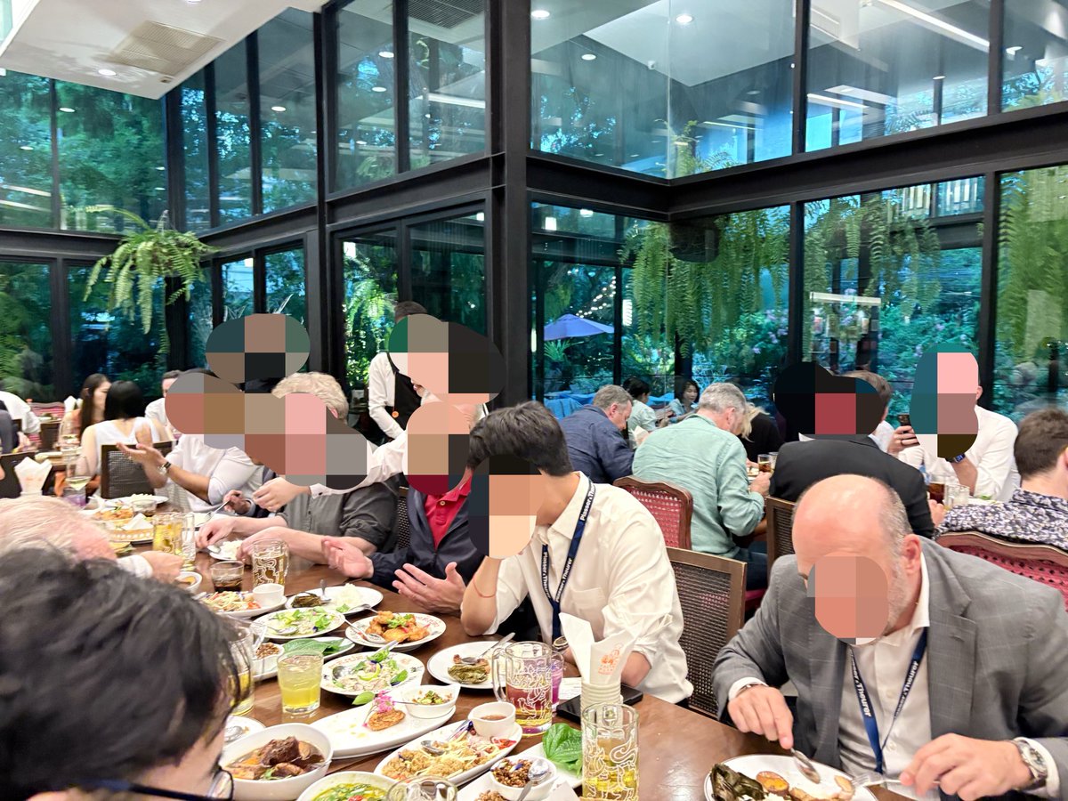 ALFASTECHS's tweet photo. 今日はAgent meetingに参加された皆さんとの懇親会🍻
ソムリエ資格のある方と一緒に、ワインの味比べや銘柄・産地クイズて楽しいひととき🍷
ソムリエさんはスパイシーフードのお陰で味覚と嗅覚が…と言い訳しつつ、結果は正解率5割🤔ん?!

楽しかったからヨシとしましょう🤣 https://t.co/qOL8QmSc15