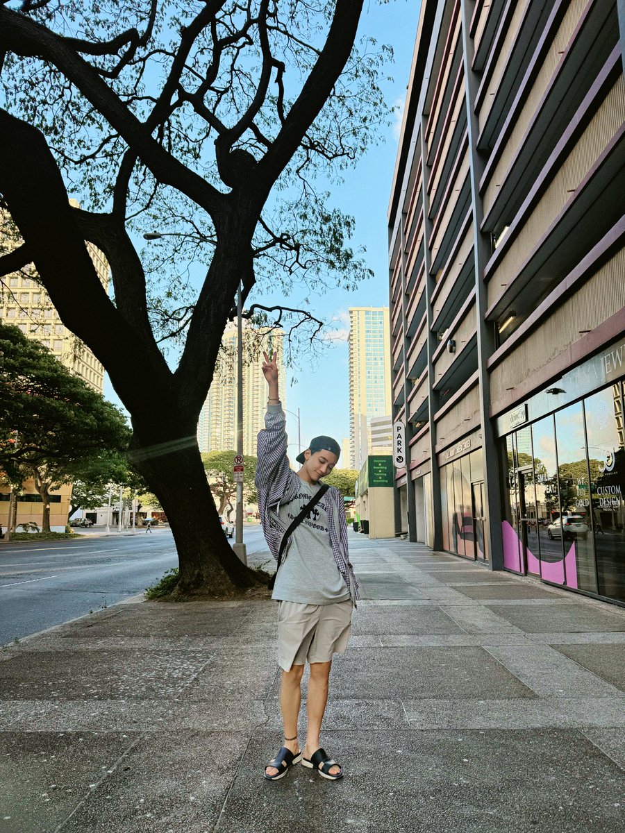 bmaa_17's tweet photo. 윤하니마저 또롬하츠라니
근데 진짜 오빠 얼굴 대박이세요 https://t.co/6GQhYHgBO1
