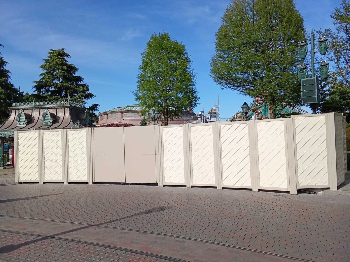 DisneyGazetteFr's tweet image. #DisneylandParis

Des travaux sont en cours sur Central Plaza et les palissades installées! 💫

#Disney