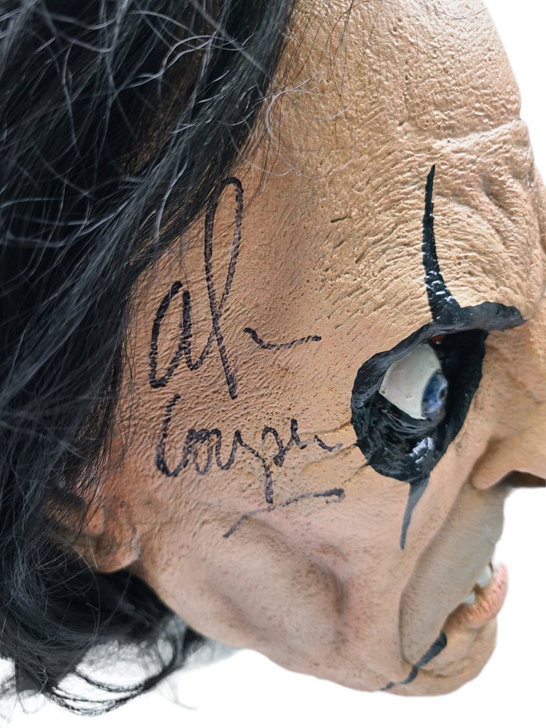 autographpros's tweet image. Check out this autograph 😍 Alice Cooper Signed Mask &amp;amp; Custom Display Stand Exact Photo Proof 😍 
by Autograph Pros 
Shop now 👉👉 shortlink.store/0qcqtfvric74
#autographsforsale #autograph #autographs #autographedguitar #autographpros #signed