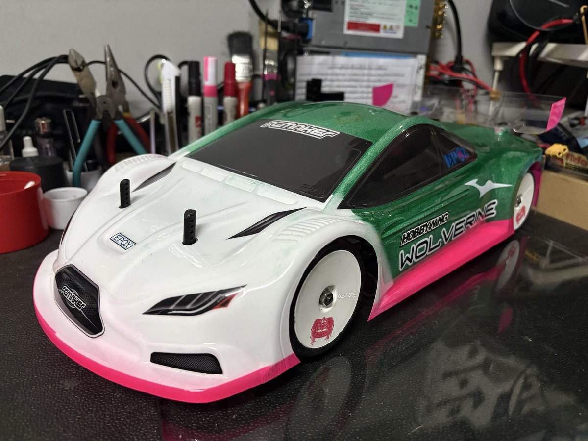 mrwataru1's tweet image. 70km位の車速のクラス参戦時に一度使った事がある #WOLVERINE
やたら調子が良かったの覚えている
その後「T/Wスペシャーレでないとダメ」な風潮で入手すら困難だった
ULが無いのでLの重量は…

宇宙一重たいBandit TORQUE モーターと組み合わせると極悪な左右重量バランスに
 
#三色アイス
