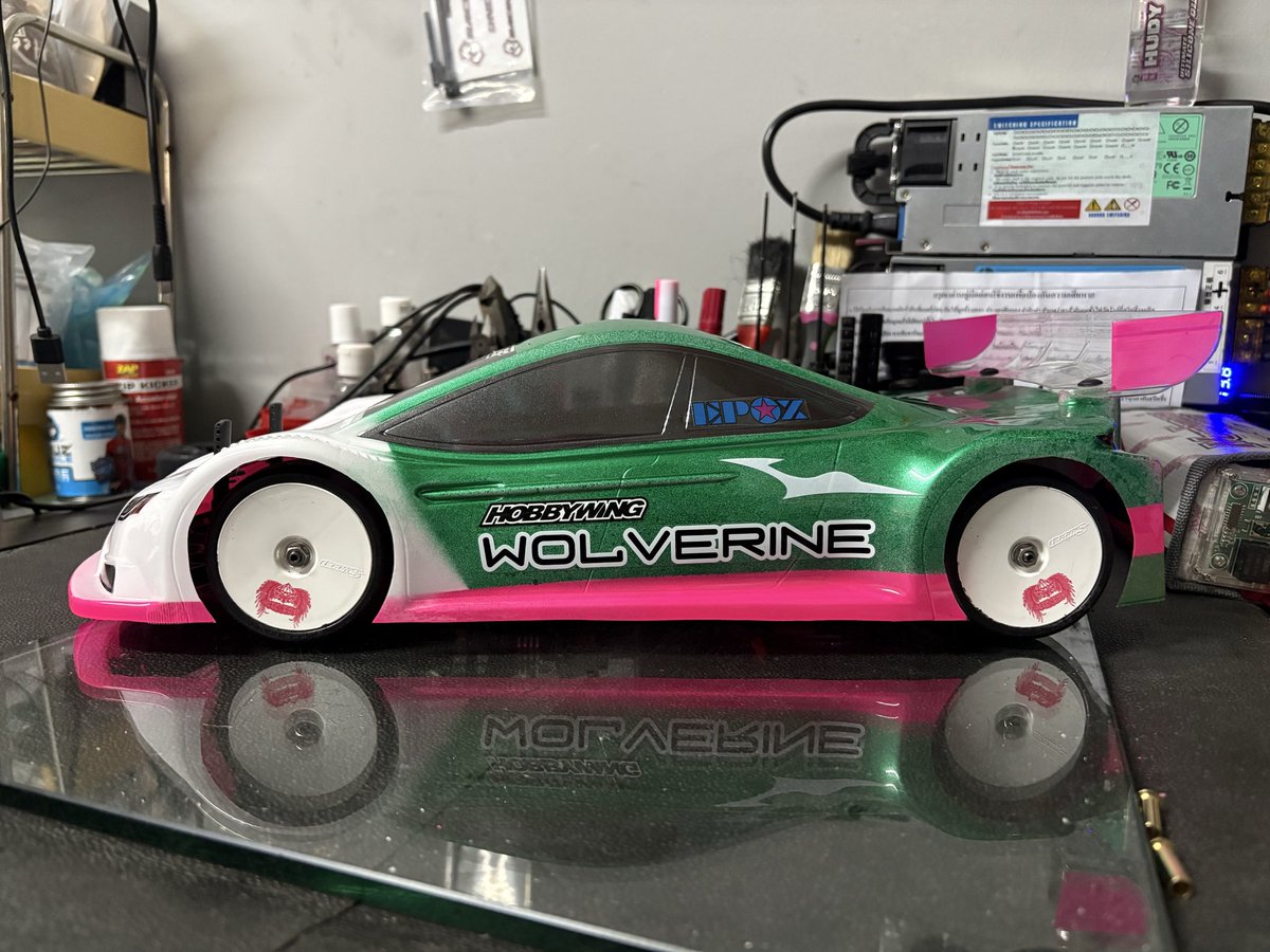 mrwataru1's tweet image. 70km位の車速のクラス参戦時に一度使った事がある #WOLVERINE
やたら調子が良かったの覚えている
その後「T/Wスペシャーレでないとダメ」な風潮で入手すら困難だった
ULが無いのでLの重量は…

宇宙一重たいBandit TORQUE モーターと組み合わせると極悪な左右重量バランスに
 
#三色アイス